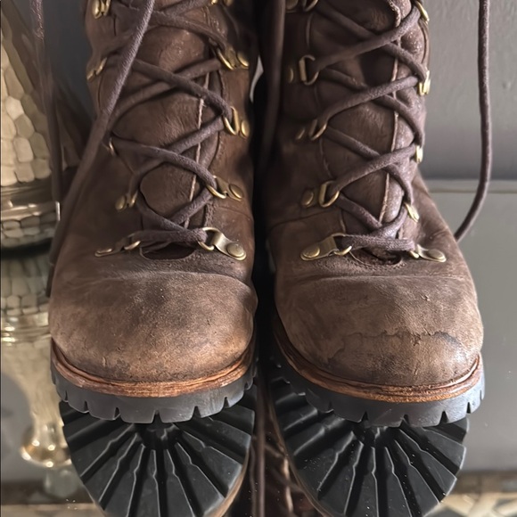 Timberland Brown Lace-Up Boots - Picture 9 of 11